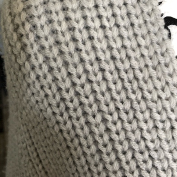 Babaton Merino Wool Knit V-neck Pullover Sweater - Picture 8 of 11